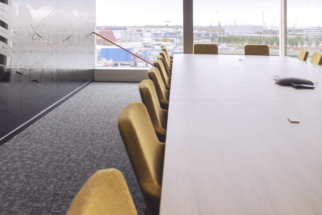vergaderplek geel wit DB Schenker