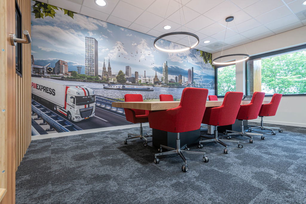 Vergaderruimte stoelen rood tilburg