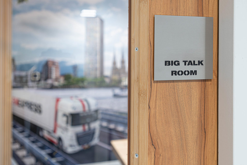 Big talk room plaat hout
