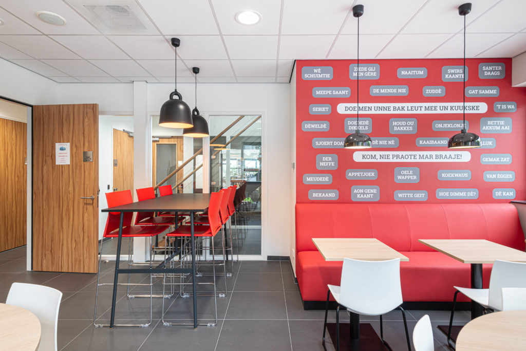 kantine rood wit hout