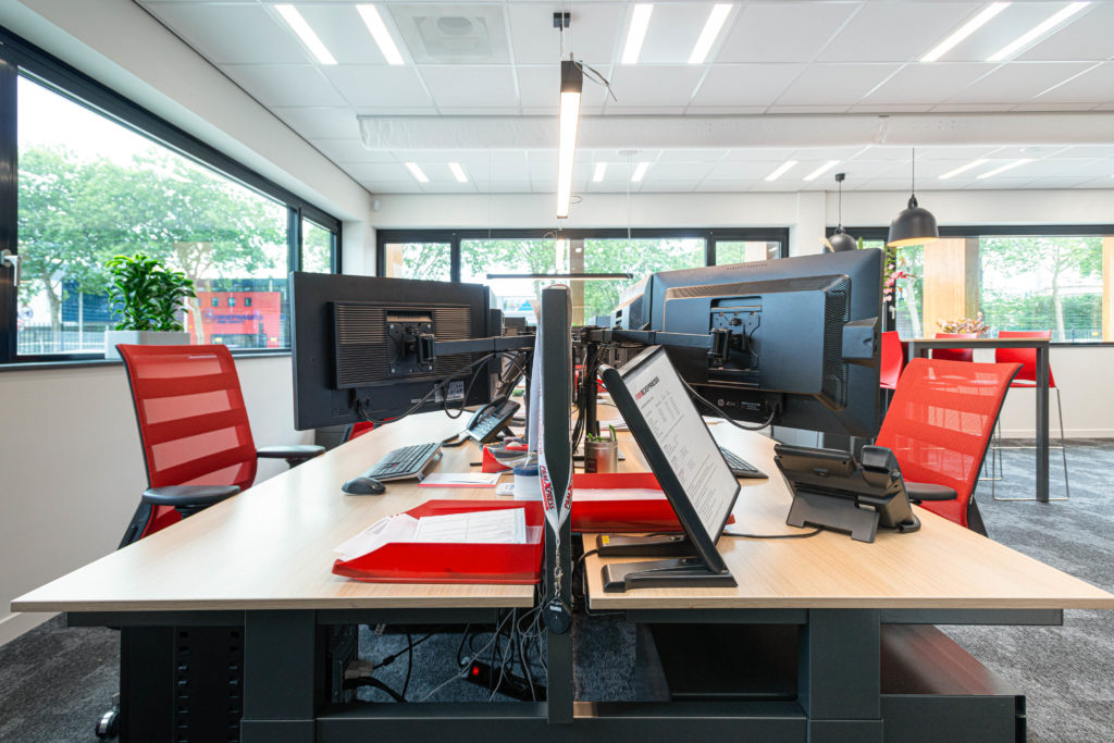 werkplaats zwart rood