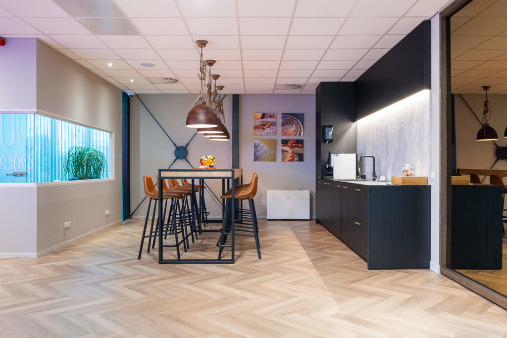 Kantinetafels zwart bruin leer staal hout