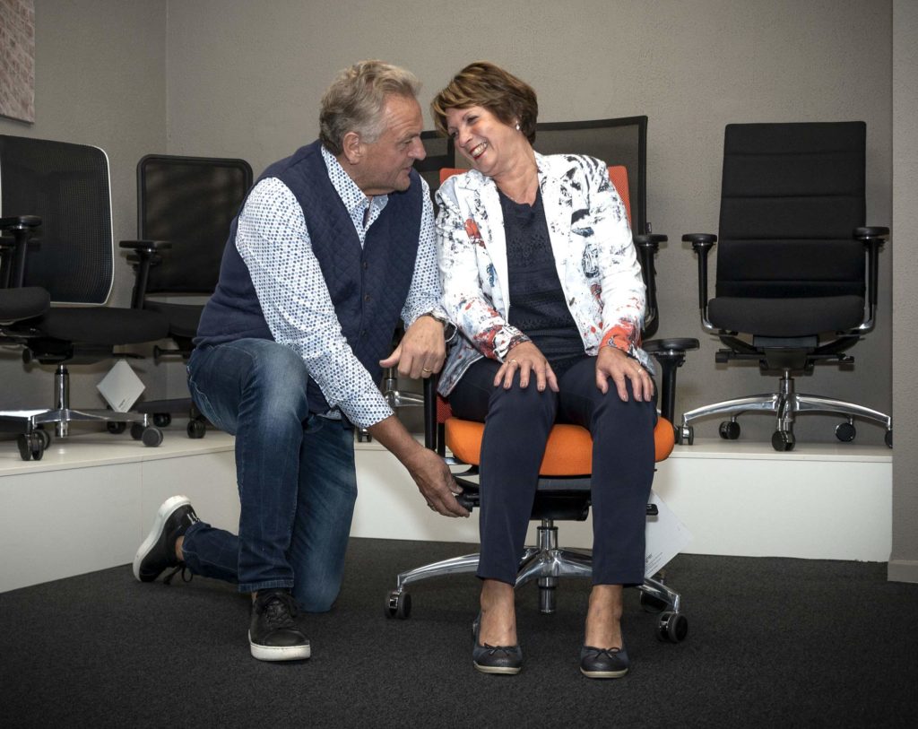 Lauren en marion stoel verstellen