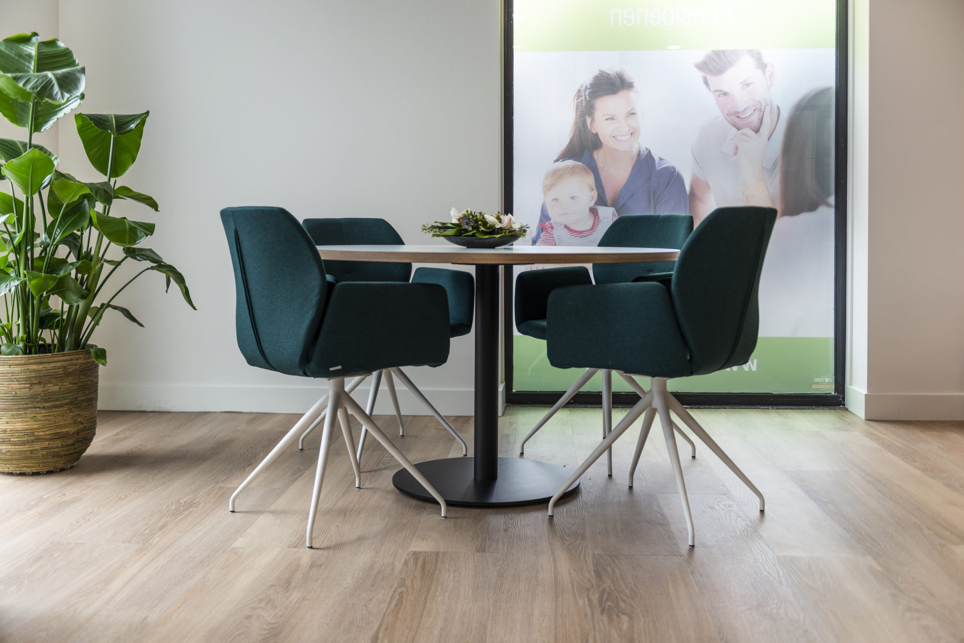 ontwerp tafel stoelen groen