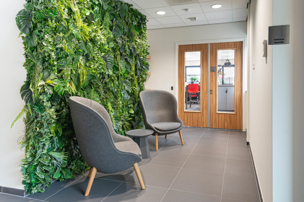 ontvangstontwerp grijze stoelen