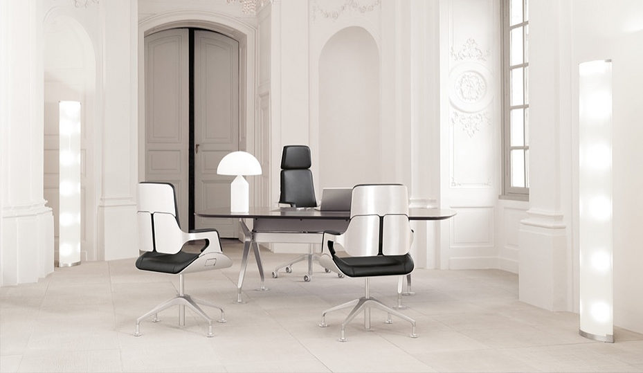 sfeerfoto directiestoelen 2 wit zwart
